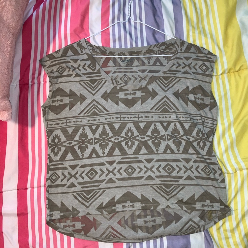 Arizona Jean Co.  💚Cute tribal t-shirt💚